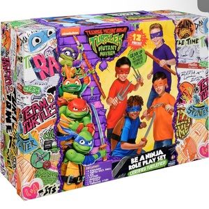 Amazon Exclusive TMNT Mutant Mayhem Role Play Treasure Chest
